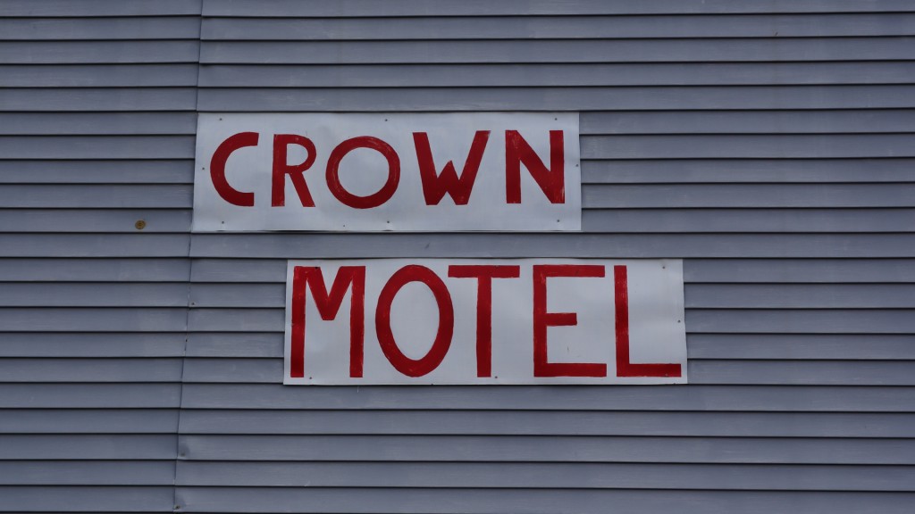 Crown Motel Logo