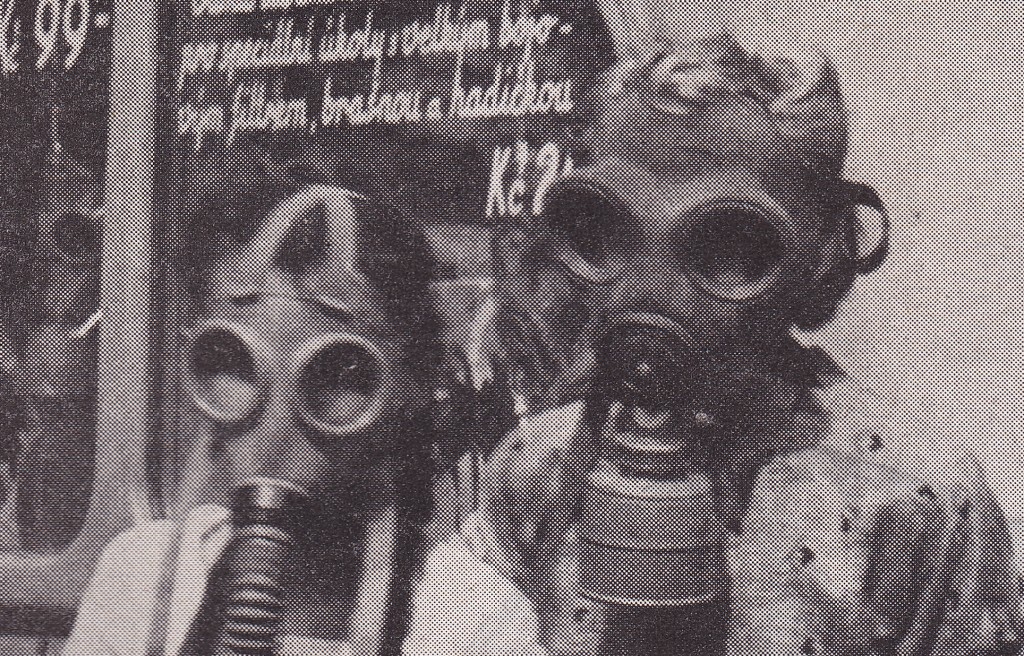 Gasmask Girls - Left CU